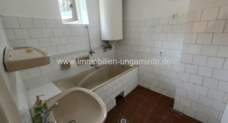 Gastronomie- und Wohngebäude zu verkaufen