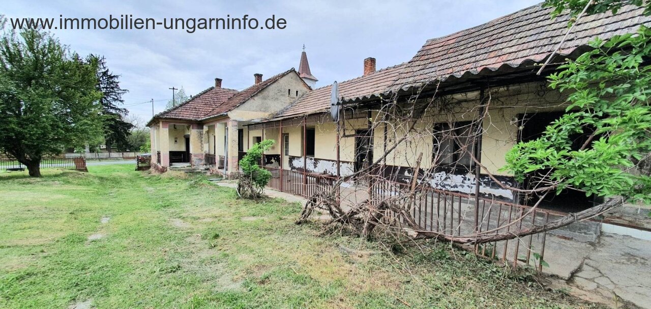 Zu renovierendes Einfamilienhaus in der Nähe des Plattensees mit großem Grundstück