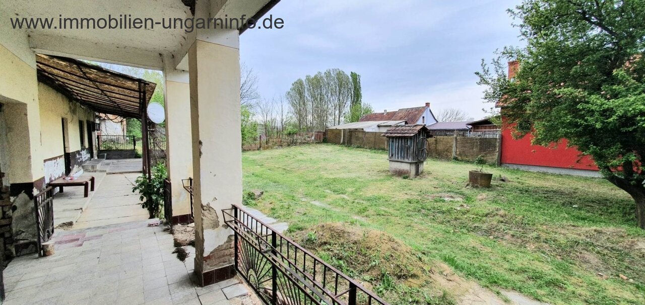 Zu renovierendes Einfamilienhaus in der Nähe des Plattensees mit großem Grundstück