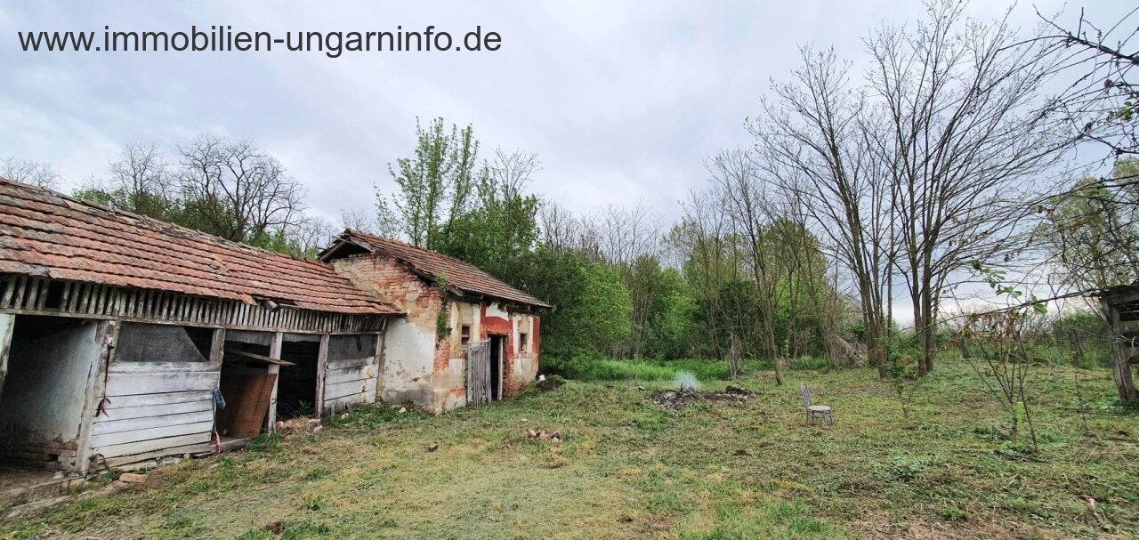 Zu renovierendes Einfamilienhaus in der Nähe des Plattensees mit großem Grundstück