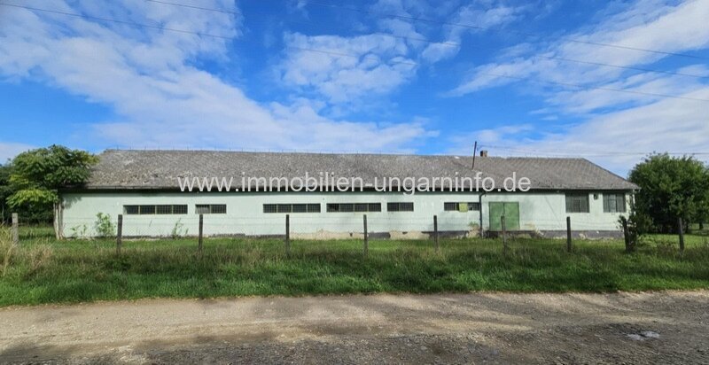 In Marcali steht eine Betriebsstätte mit einer Fläche von 2,8 Hektar zum Verkauf.
