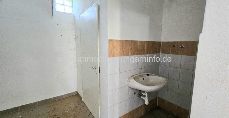 In Marcali steht eine Betriebsstätte mit einer Fläche von 2,8 Hektar zum Verkauf.