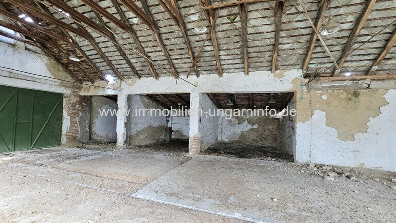 In Marcali steht eine Betriebsstätte mit einer Fläche von 2,8 Hektar zum Verkauf.