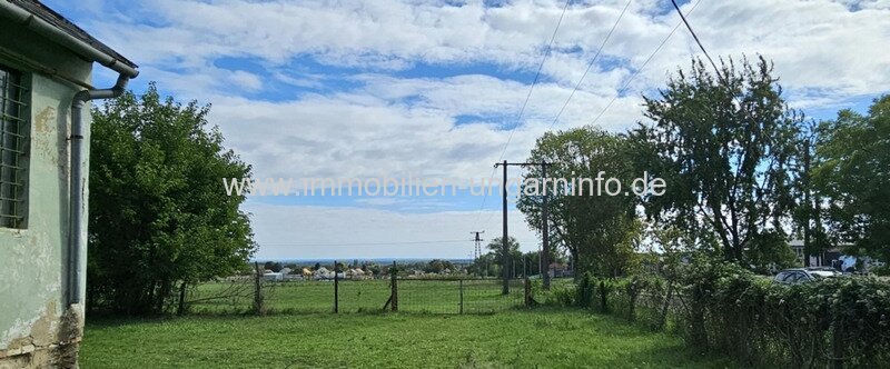 In Marcali steht eine Betriebsstätte mit einer Fläche von 2,8 Hektar zum Verkauf.