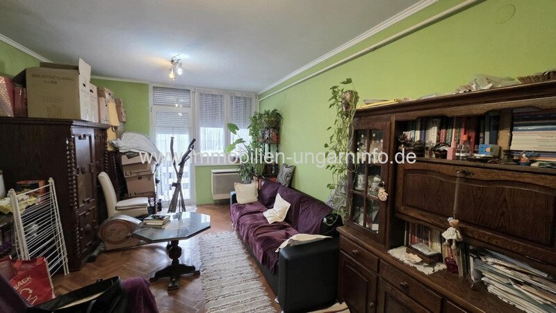 In Marcali (12 km vom Balaton entfernt) steht eine 2-Zimmer-Wohnung mit Balkon zum Verkauf