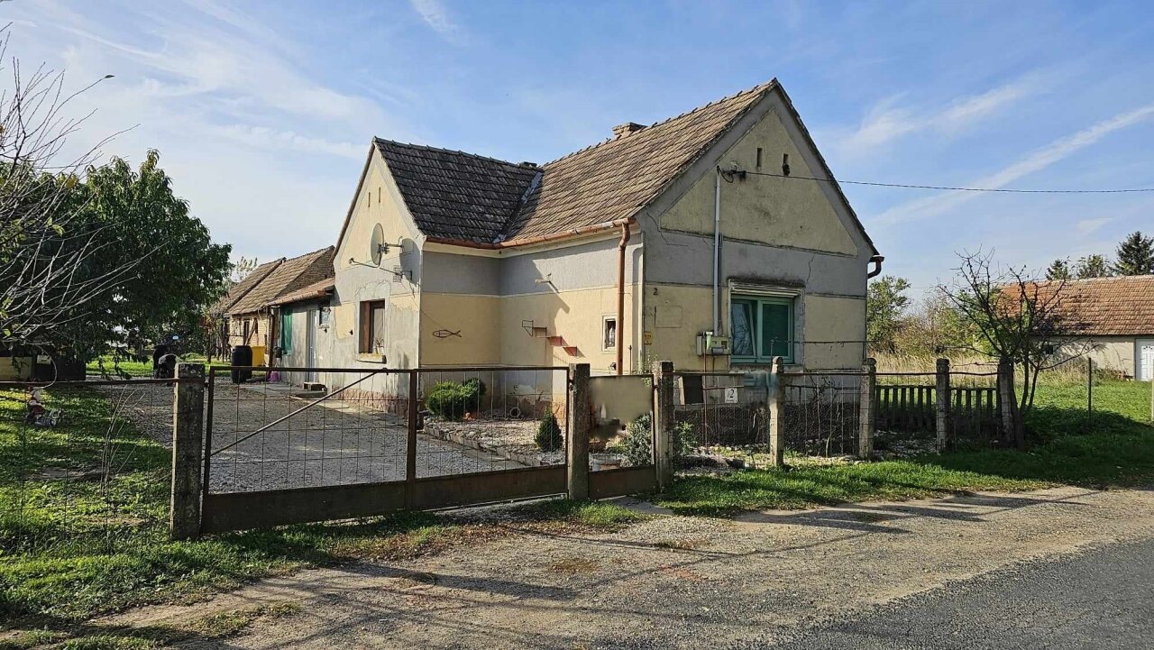 Einfamilienhaus zu verkaufen in einem kleinen Dorf 10 km vom Plattensee entfernt