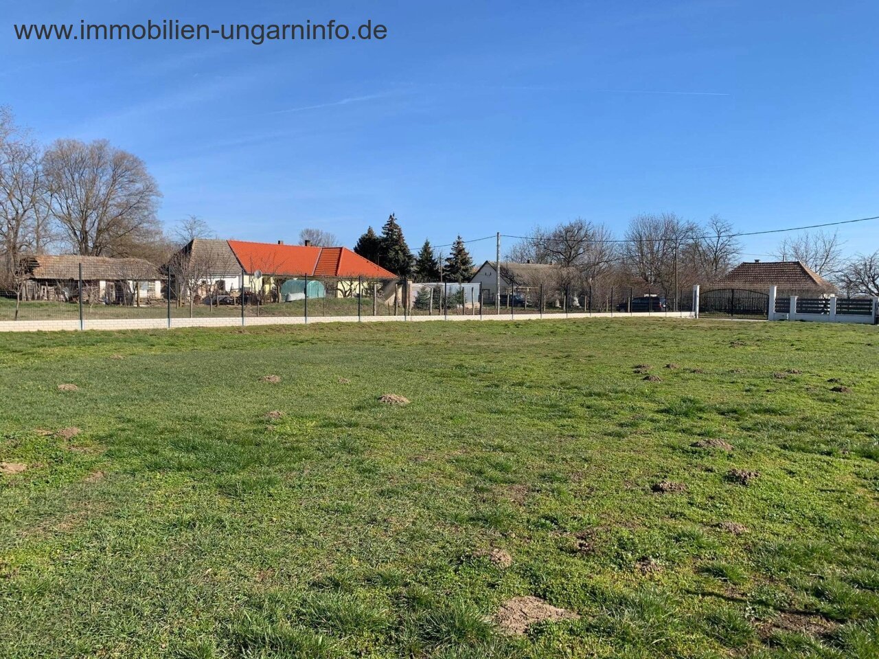 Baugrundstück in einem kleinen Dorf im Kreis Tolna zu verkaufen