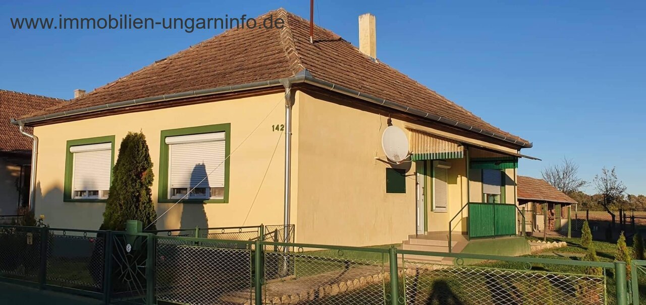 27 km südlich von Balaton in einem kleinen Dorf Einfamilienhaus zu verkaufen