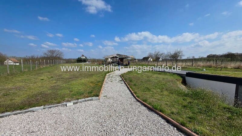 Einzigartiges, neuartiges Erdhaus und Ferienhaus in grüner Umgebung, 10 km vom Plattensee entfernt