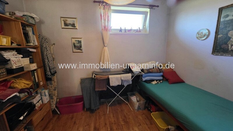 Zum verkauf steht ein gemütliches Einfamilienhaus mit grossem Grundstück