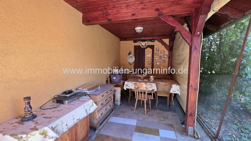 Zum verkauf steht ein gemütliches Einfamilienhaus mit grossem Grundstück