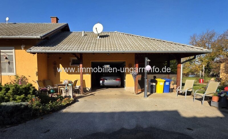 Zum verkauf steht ein gemütliches Einfamilienhaus mit grossem Grundstück