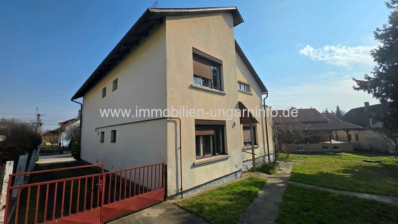 Familienhaus mit 9 Zimmern im Zentrum von Zalakaros zu verkaufen