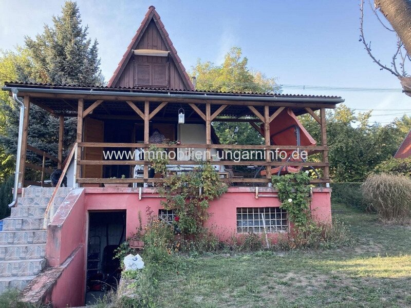 Alpines Wochenendhaus mit Grundstück mit Blick auf den Velence-See