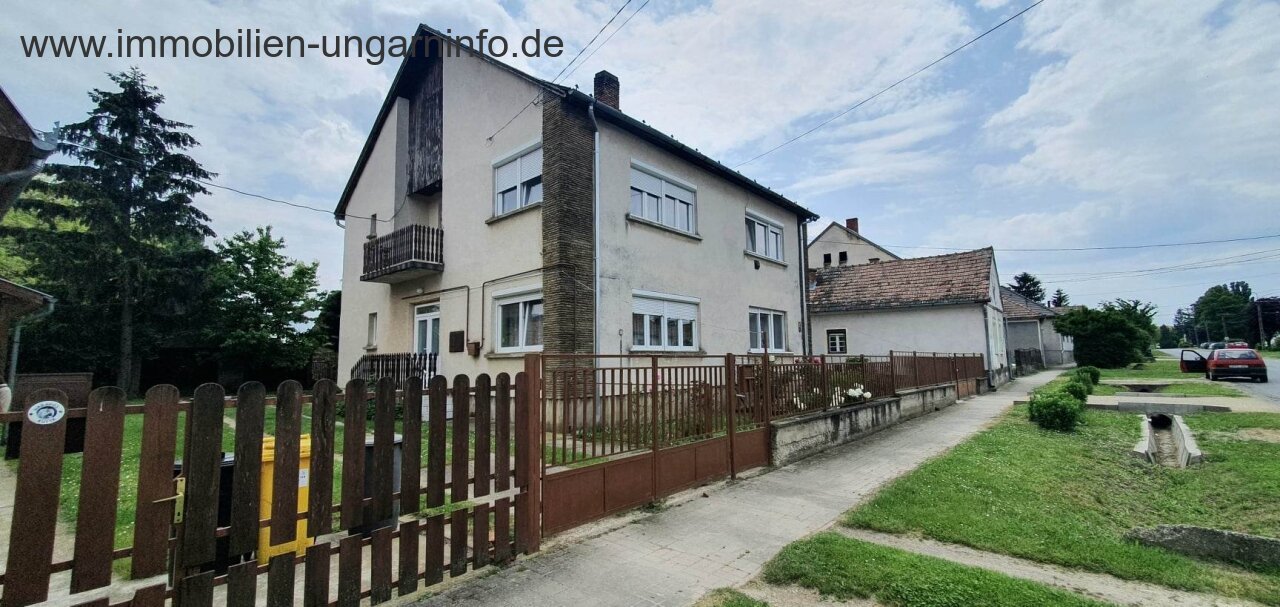 Einfamilienhaus mit Wald in einer Kleinstadt am Plattensee zu verkaufen