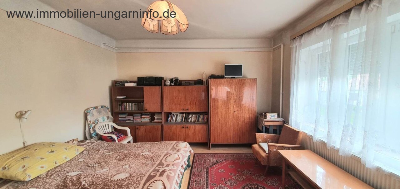 Einfamilienhaus mit Wald in einer Kleinstadt am Plattensee zu verkaufen