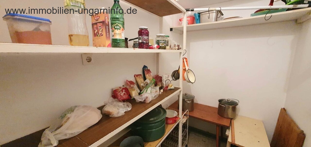 Einfamilienhaus mit Wald in einer Kleinstadt am Plattensee zu verkaufen