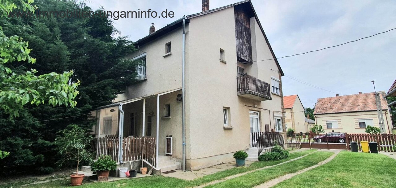 Einfamilienhaus mit Wald in einer Kleinstadt am Plattensee zu verkaufen