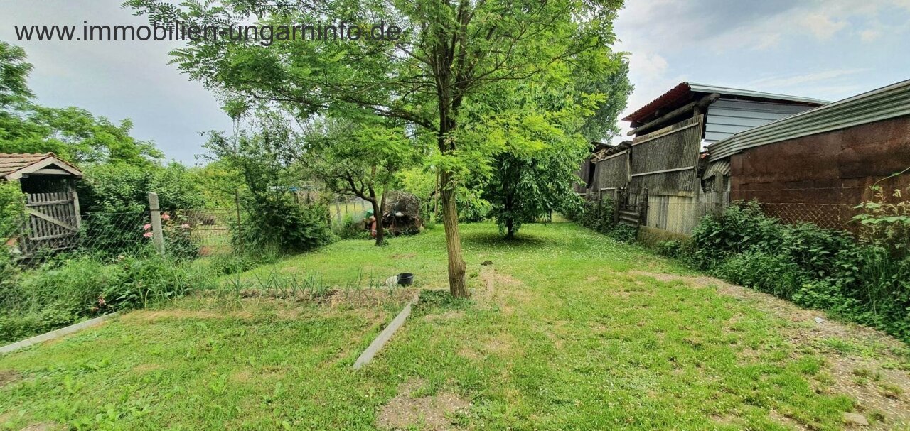 Einfamilienhaus mit Wald in einer Kleinstadt am Plattensee zu verkaufen