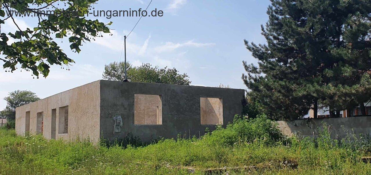 Im Bau befindliches Einfamilienhaus in einer Kleinstadt in der Nähe des Plattensees zu einem günstigen Preis zu verkaufen
