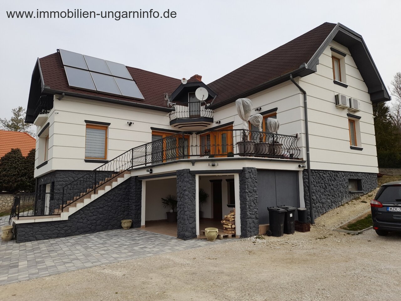 In der Nähe von Hévíz 3-stöckiges modernes Einfamilienhaus in ruhiger Umgebung, mit separatem Eingang Wohnung zu verkaufen