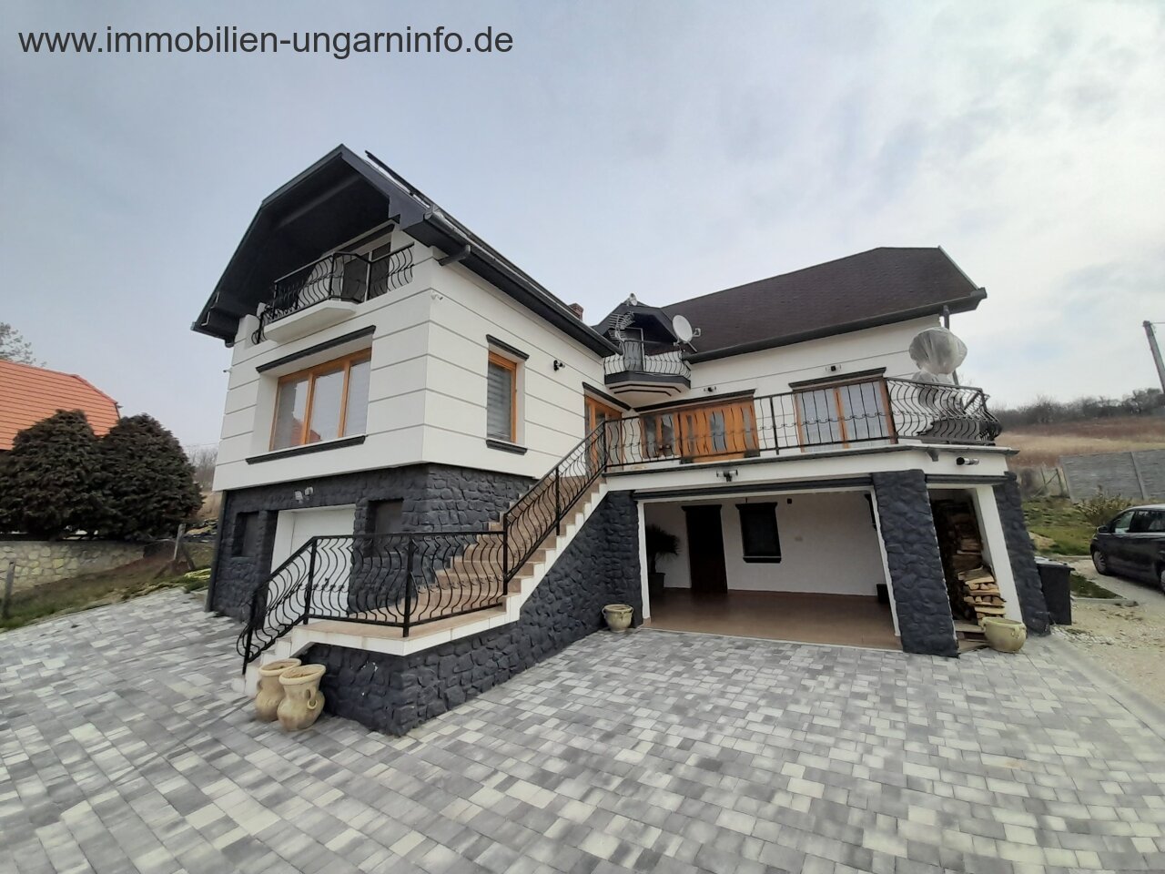 In der Nähe von Hévíz 3-stöckiges modernes Einfamilienhaus in ruhiger Umgebung, mit separatem Eingang Wohnung zu verkaufen