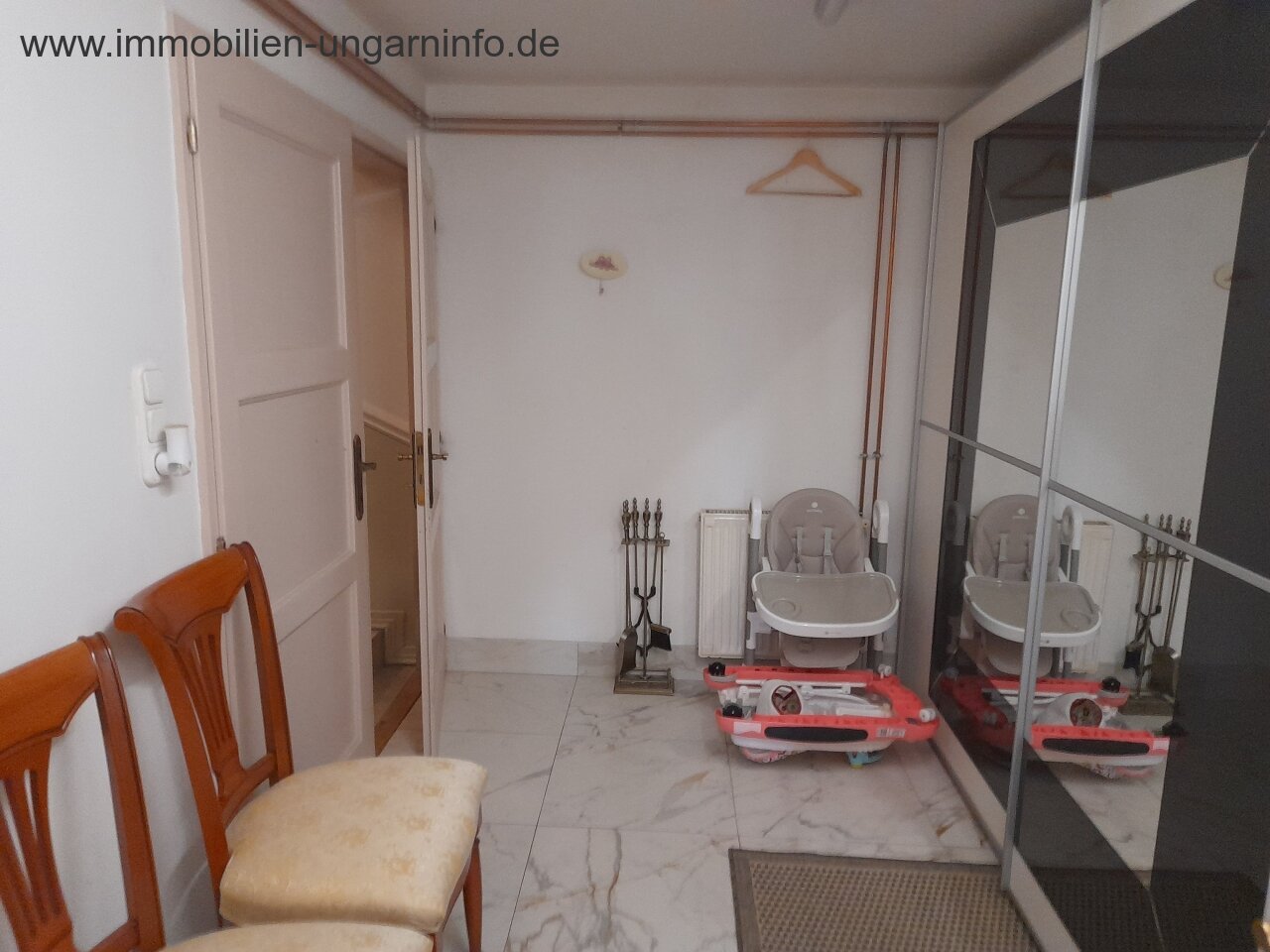 In der Nähe von Hévíz 3-stöckiges modernes Einfamilienhaus in ruhiger Umgebung, mit separatem Eingang Wohnung zu verkaufen