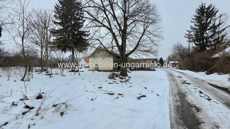 Einfamilienhaus mit neuem Dach, in Renovierung
