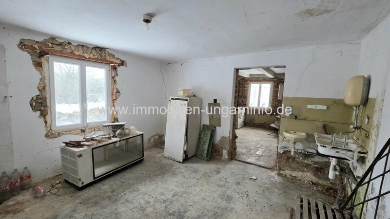 Einfamilienhaus mit neuem Dach, in Renovierung