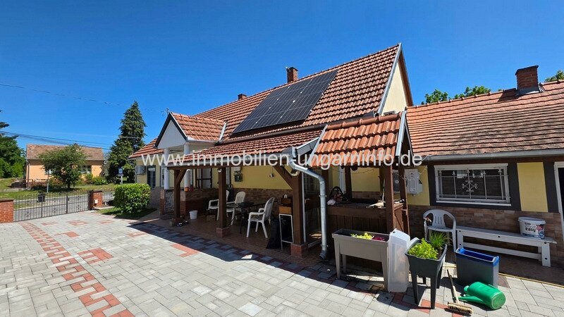 Einfamilienhaus auf dem Land mit großem Grundstück und zahlreichen Extras, 20 km vom Plattensee entfernt 