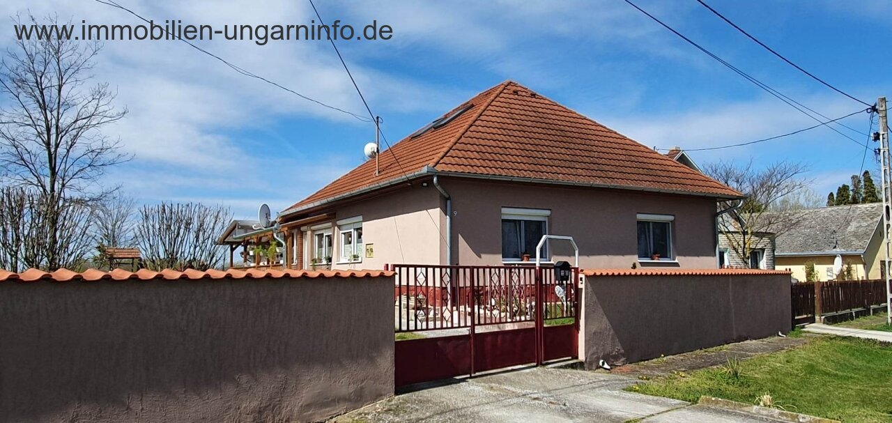 Gut erhaltenes Einfamilienhaus in ruhiger Lage am Plattensee zu verkaufen