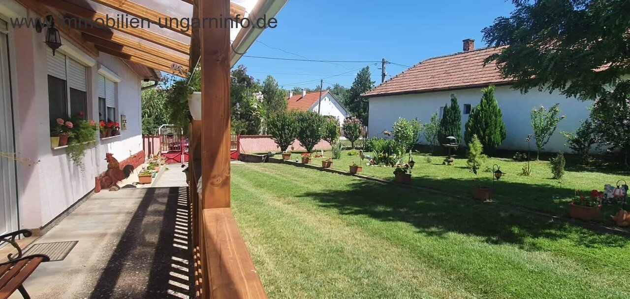 Gut erhaltenes Einfamilienhaus in ruhiger Lage am Plattensee zu verkaufen
