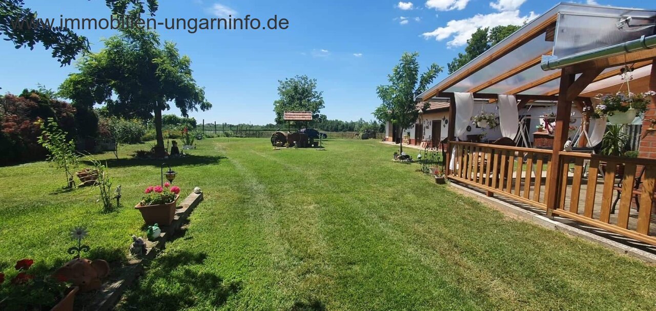 Gut erhaltenes Einfamilienhaus in ruhiger Lage am Plattensee zu verkaufen