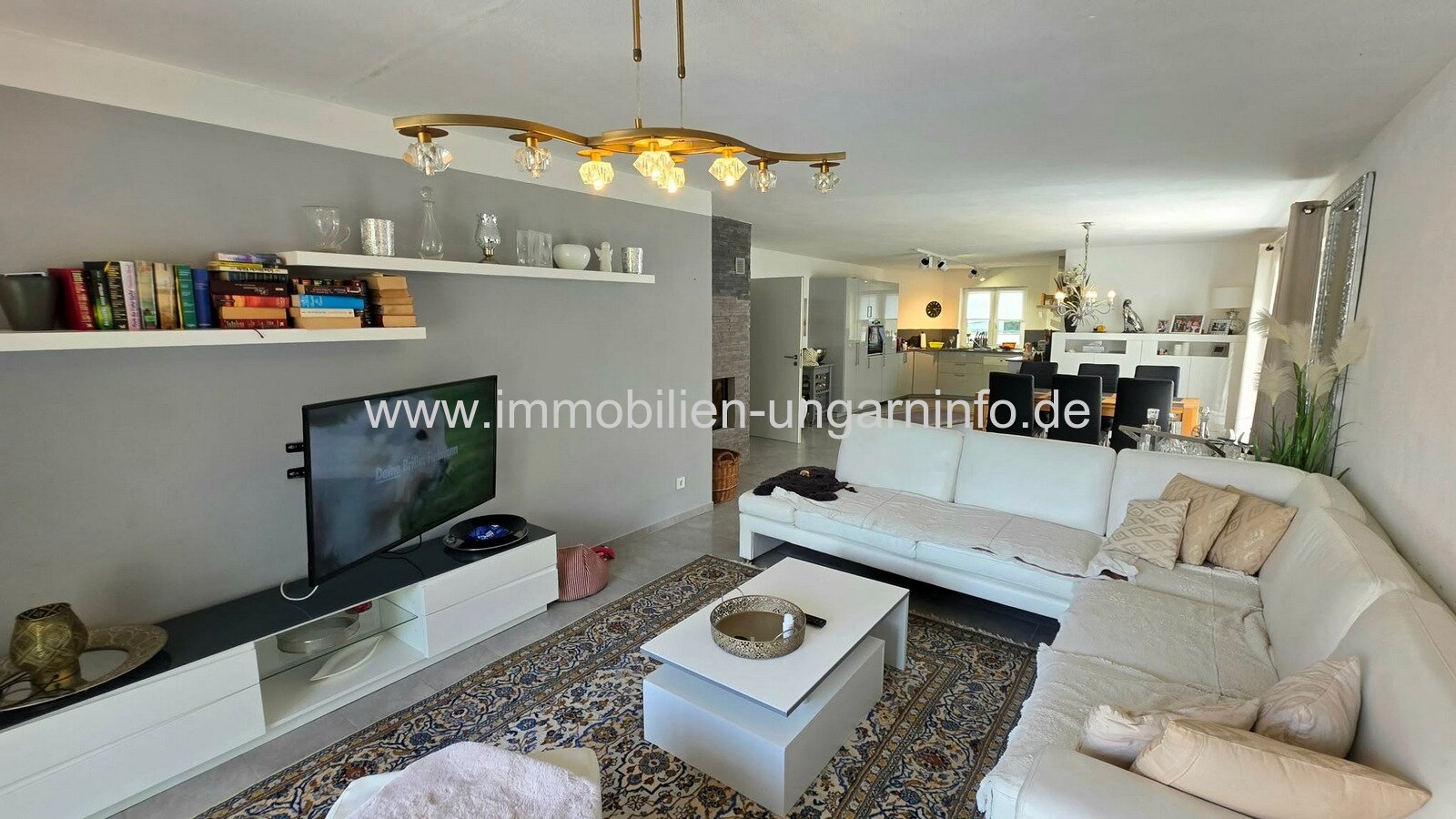 In Balatonboglár-Szőlőskislak steht ein Einfamilienhaus mit Swimmingpool in der Nähe des Balaton zum Verkauf