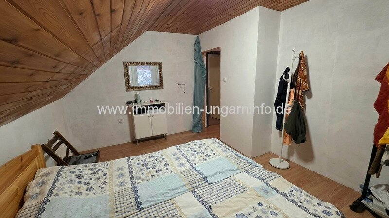 Einfamilienhaus mit ausgebautem Dachgeschoss in Kéthely zu verkaufen (6 km vom Balaton entfernt)