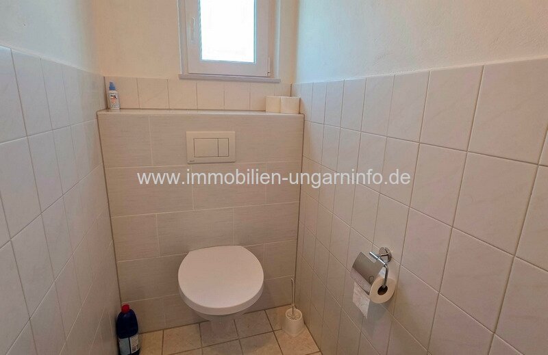 Einfamilienhaus mit ausgebautem Dachgeschoss in Kéthely zu verkaufen (6 km vom Balaton entfernt)