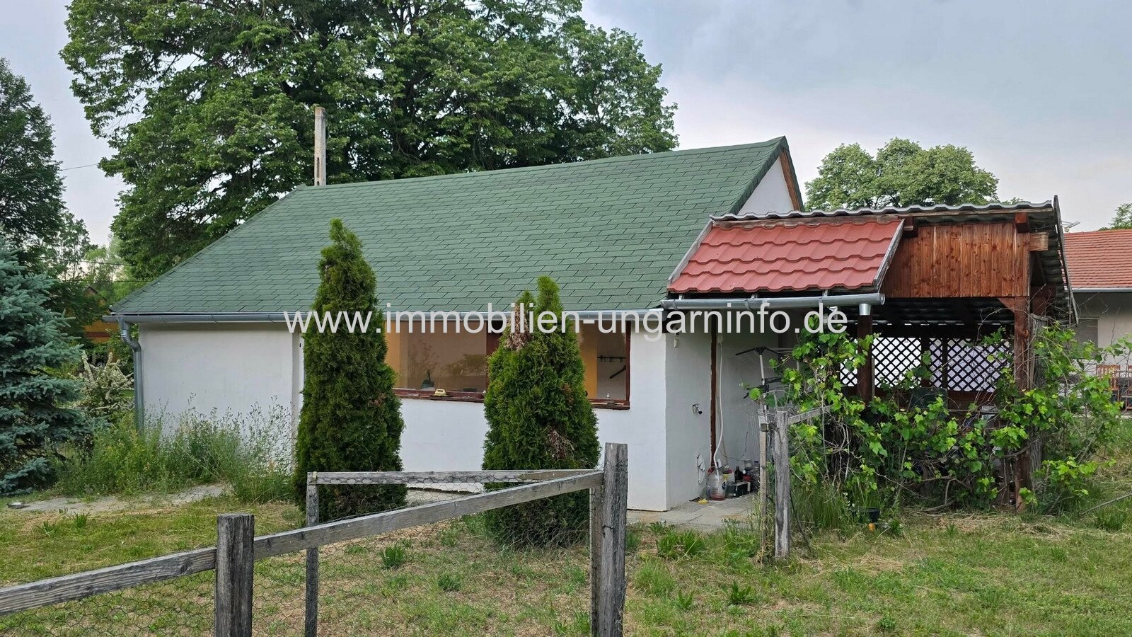In Libickozma, in der Nähe eines Naturschutzgebiets, steht ein Einfamilienhaus zum Verkauf