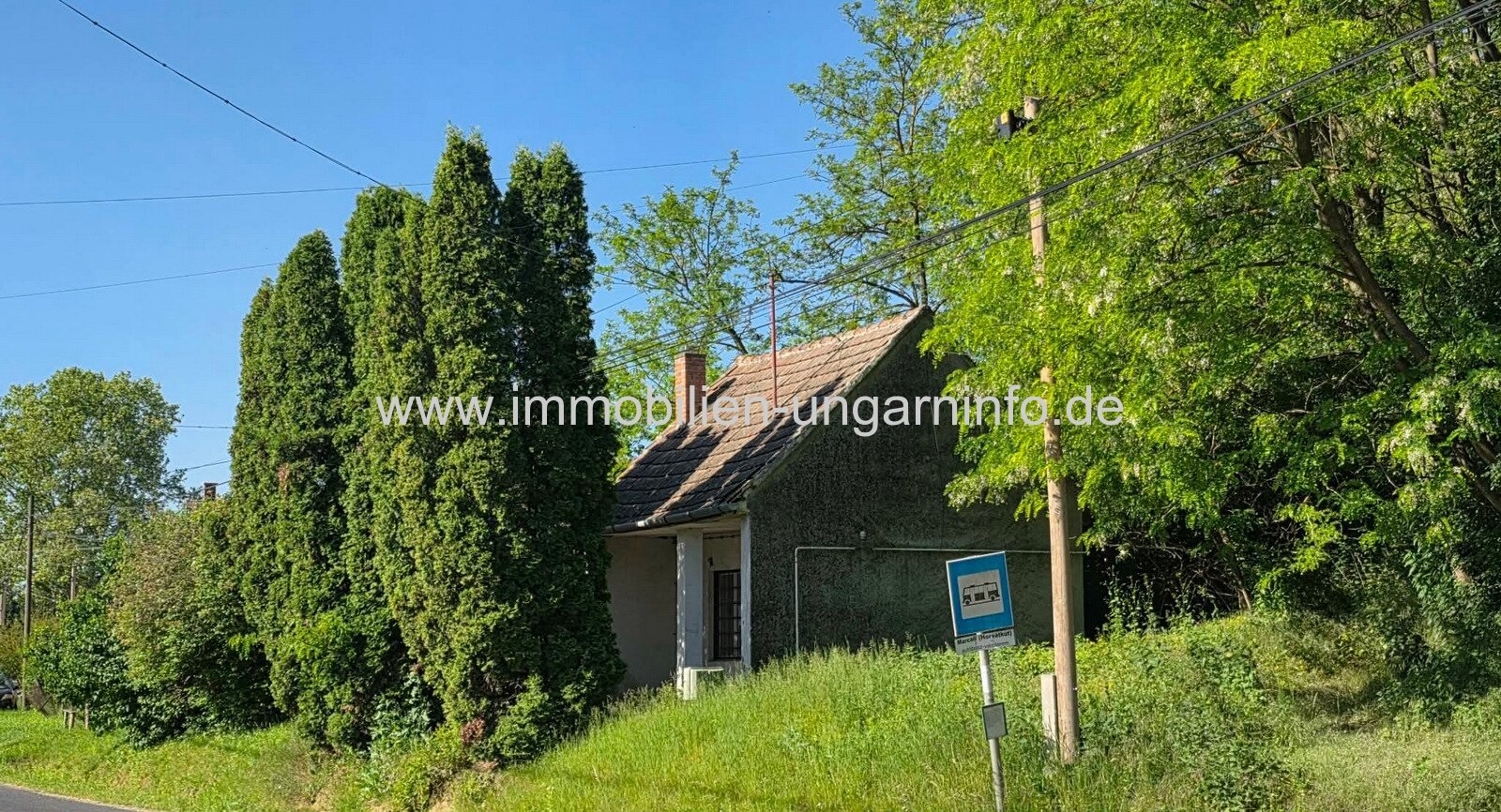 In Marcali, im Stadtteil Horvátkút, steht das Gebäude der ehemaligen Post mit einem 0,7 Hektar großen Grundstück zum Verkauf
