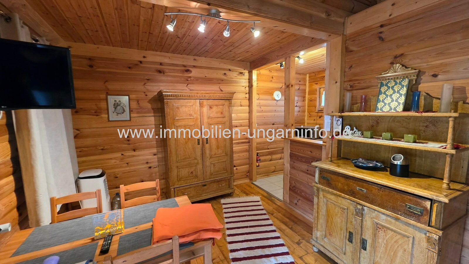 Einfamilienhaus mit 3 Apartments und Swimmingpool in Nikla zu verkaufen