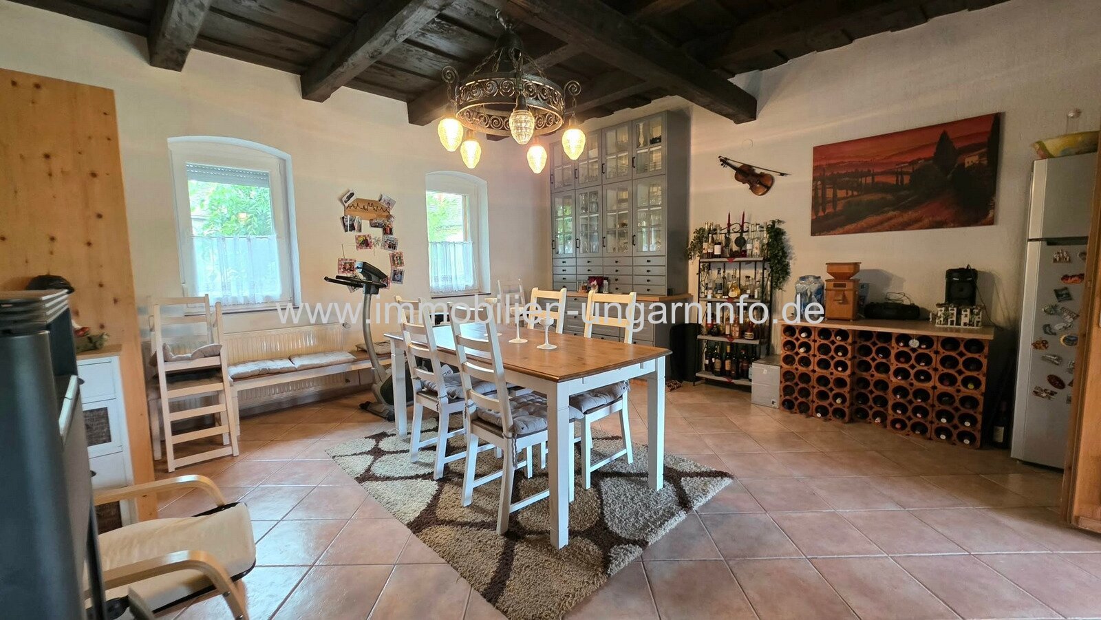 Einfamilienhaus mit 3 Apartments und Swimmingpool in Nikla zu verkaufen