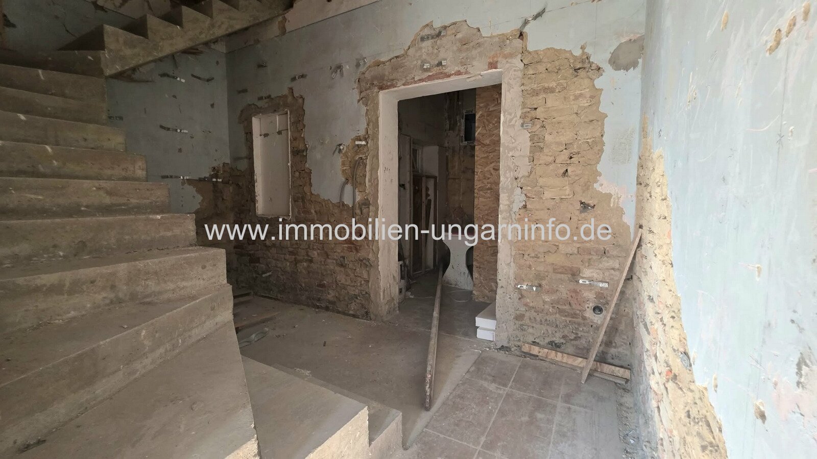 Im Stadtzentrum von Marcali steht eine teilweise renovierte Erdgeschosswohnung zum Verkauf