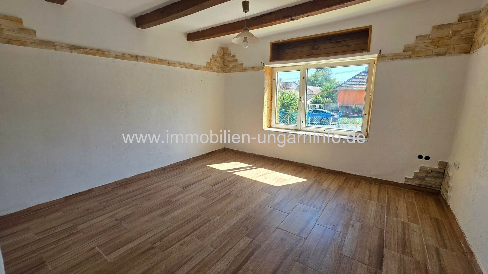Einfamilienhaus mit großem Grundstück in Miháld zu verkaufen