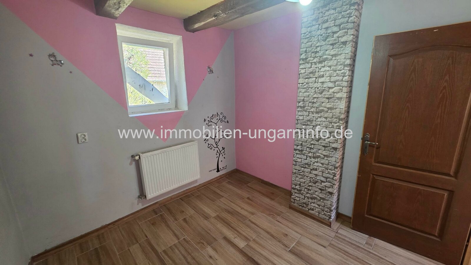Einfamilienhaus mit großem Grundstück in Miháld zu verkaufen