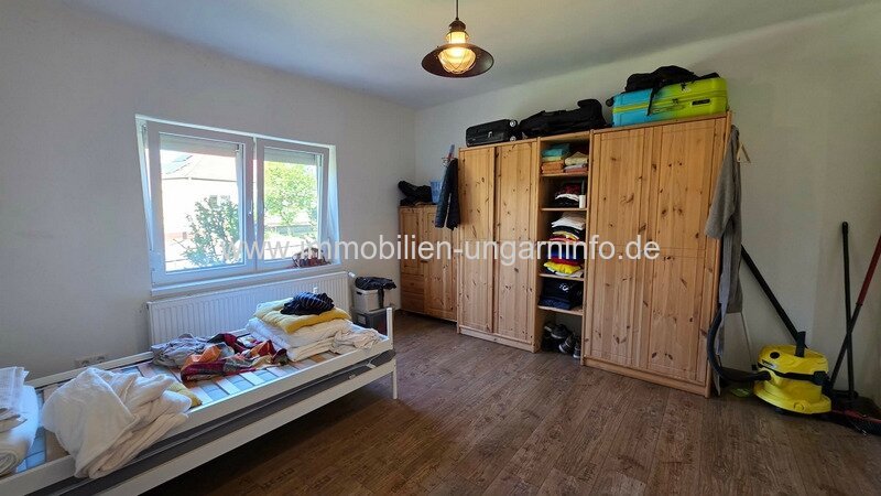 Einfamilienhaus mit großem Grundstück und einem kleinen Waldstück (20 km vom Plattensee entfernt)