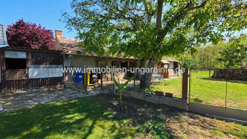 Einfamilienhaus mit großem Grundstück und einem kleinen Waldstück (20 km vom Plattensee entfernt)