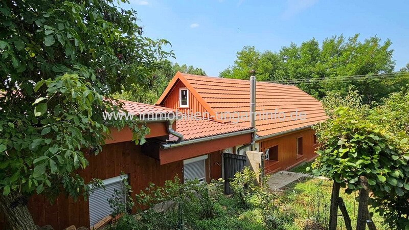 Vollständig renoviertes Einfamilienhaus in der Nähe des Plattensees mit 0,9 Hektar Land