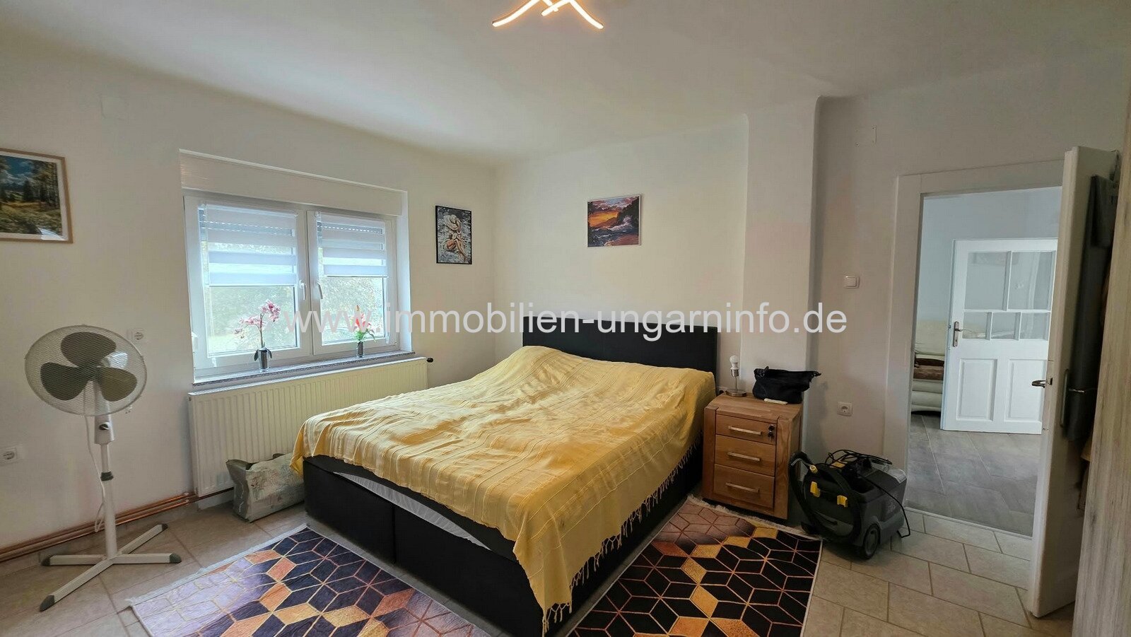 In Somogyszentpál steht ein Einfamilienhaus mit separatem Gästezimmer, zwei Garagen und großem Grundstück zum Verkauf