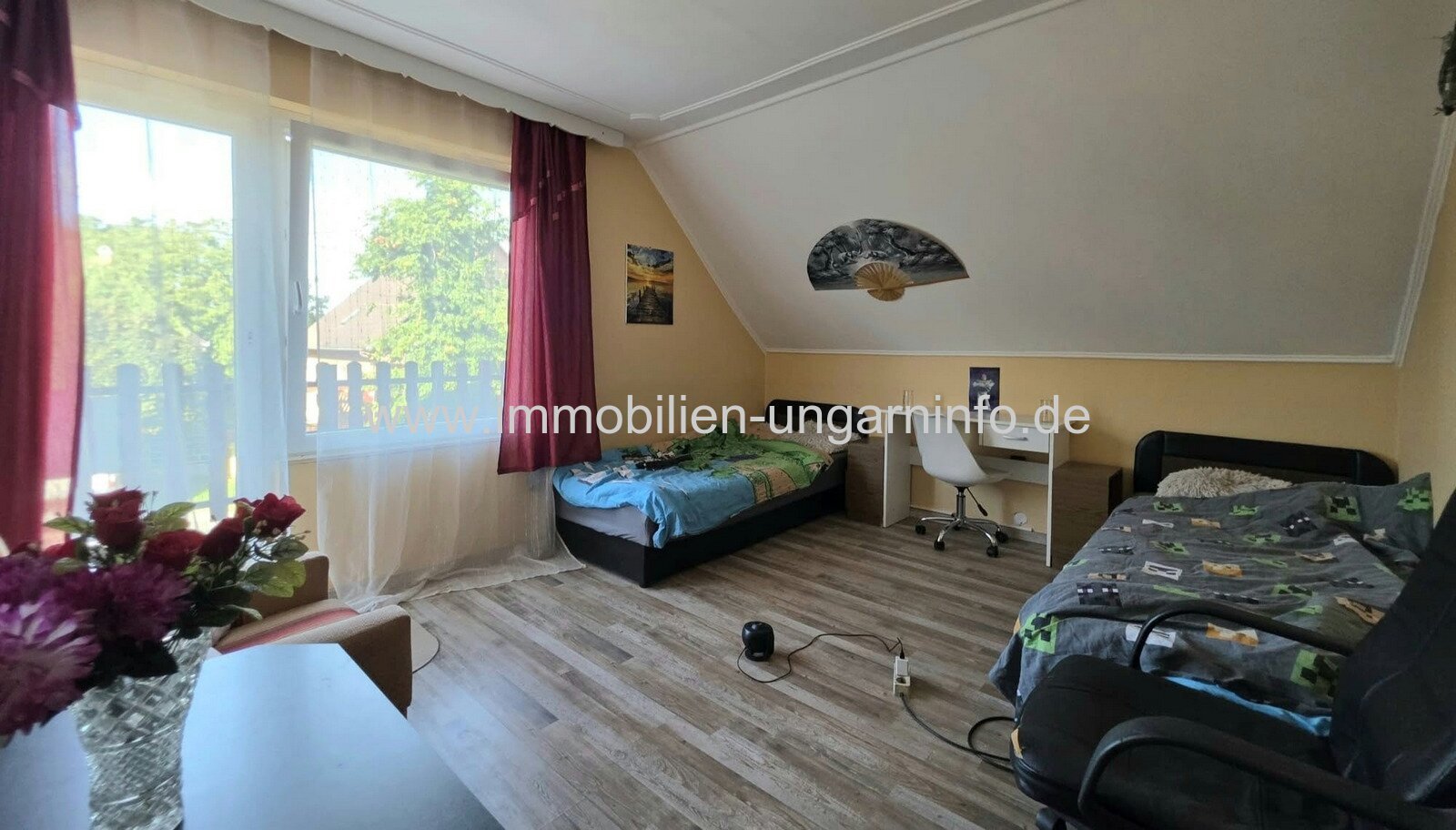 In Balatonkeresztúr steht ein zweistöckiges, 180 m² großes Einfamilienhaus zum Verkauf