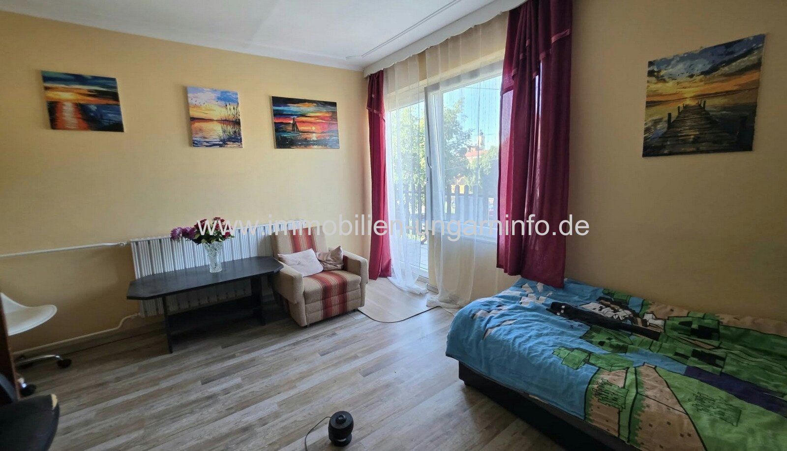 In Balatonkeresztúr steht ein zweistöckiges, 180 m² großes Einfamilienhaus zum Verkauf
