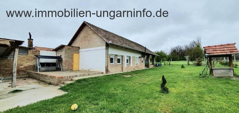 2 Einfamilienhäuser zu einem Preis in der Region Kaposvár zu verkaufen